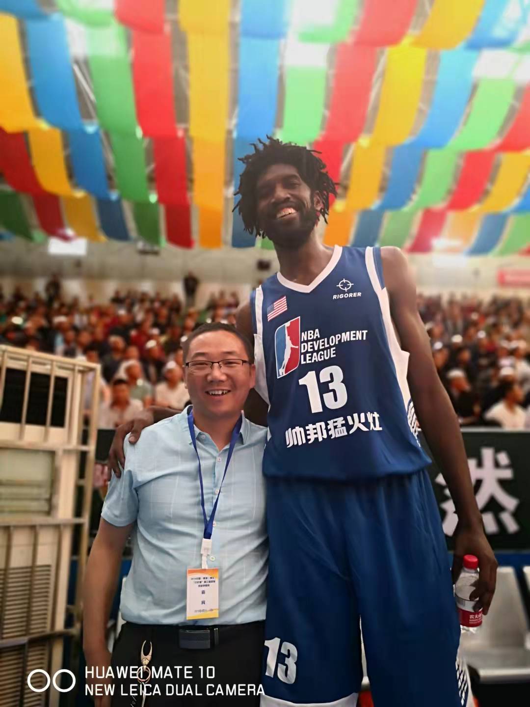 球迷與NBA合影.jpg