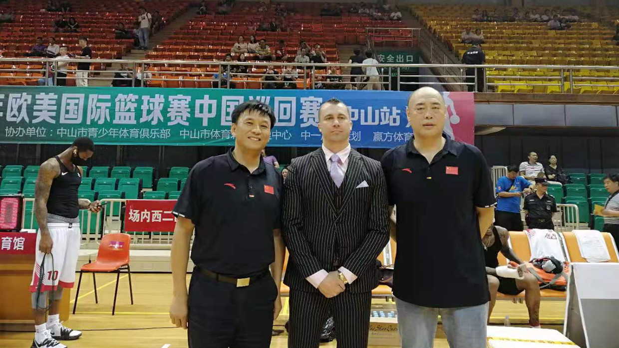 2019年5月年與美國NBA主力后衛(wèi)合影.jpg